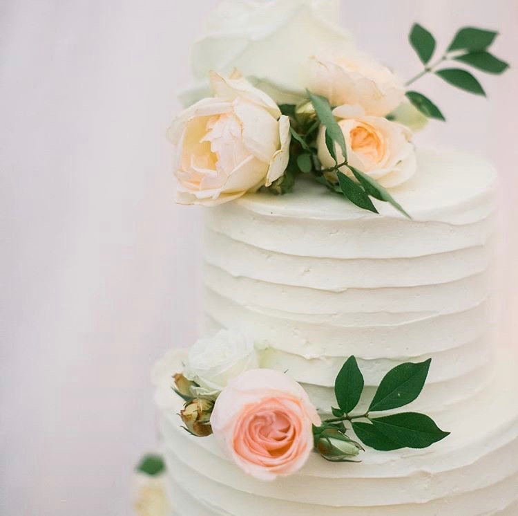 Lifestyle bloggers Katie and Molly of The DC Darlings partnered with Buttercream Bakeshop